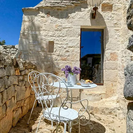 펜션 Trulli Borgo With Sauna In Valle D'itria *